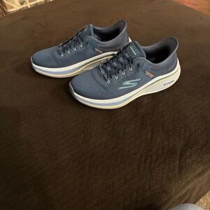 Worn twice. Women’s Skechers Slip-Ins. GoRun Elevate 2.0. Like new condition.